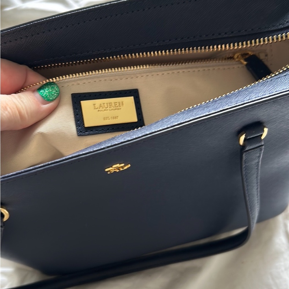 Elegant navy blue tote.  Lots of inner pockets.